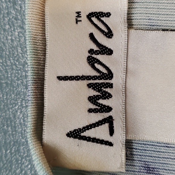 AMBRA, Light weight pull over sweater. With beautiful butterfly design. Size sm - Picture 7 of 8